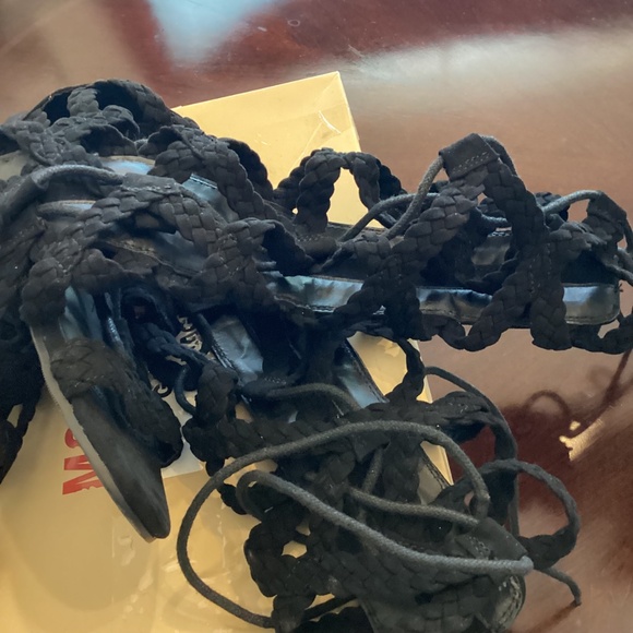 GLADIATOR LACE UP SANDAL ( Size: 10) - Picture 11 of 15